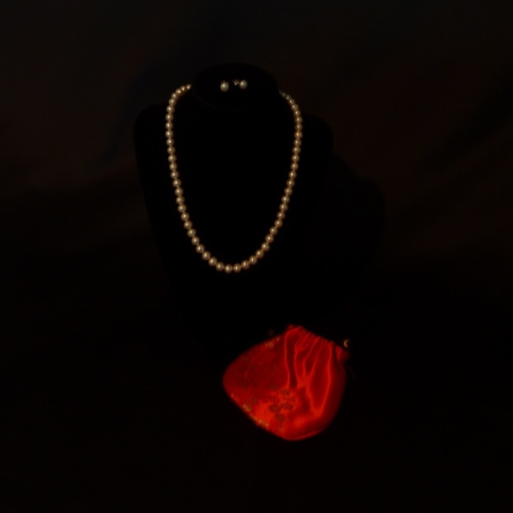 Pearl Necklace & Earrings Set NEW - Picture 4 of 4